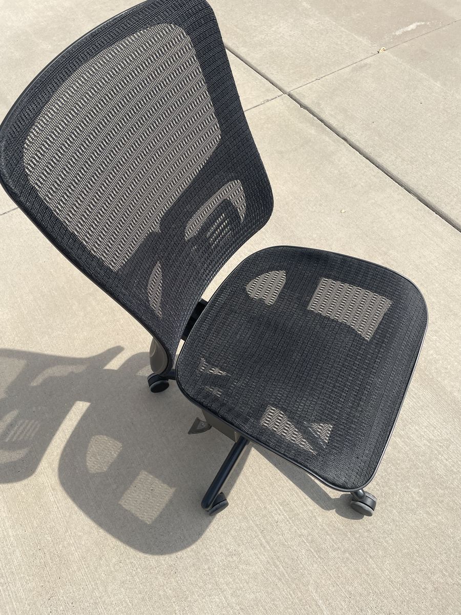 Black Mesh Ergonomic Office Desk Chair with Rolling Casters