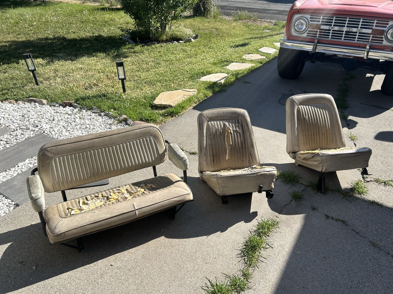 Early bronco clamshell seats