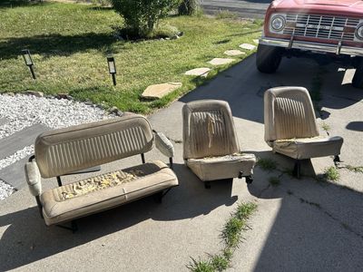 Early bronco clamshell seats