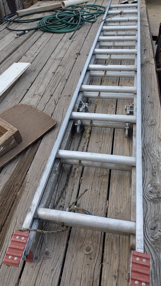 Davidson  extended  ladder  22"
In good working condition