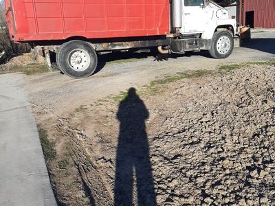Grain truck