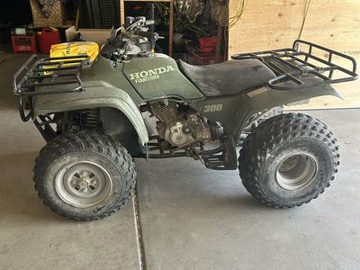 Honda Fourtrax 300 ATV - Hunter Green, Reliable Off-Road Vehicle