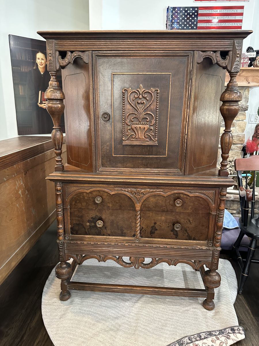 1930’s vintage solid wood hutch