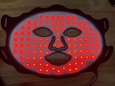 New LED Red Light Therapy Face Mask