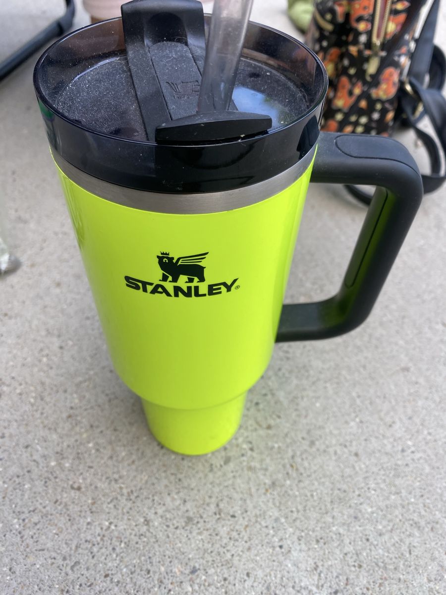 Stanley Water Bottle - Neon yellow (40oz)