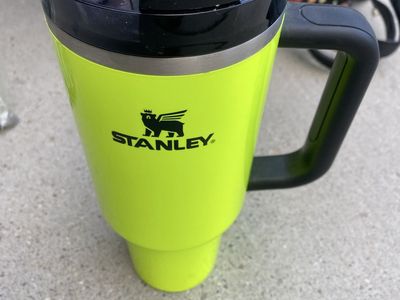 Stanley Water Bottle - Neon yellow (40oz)