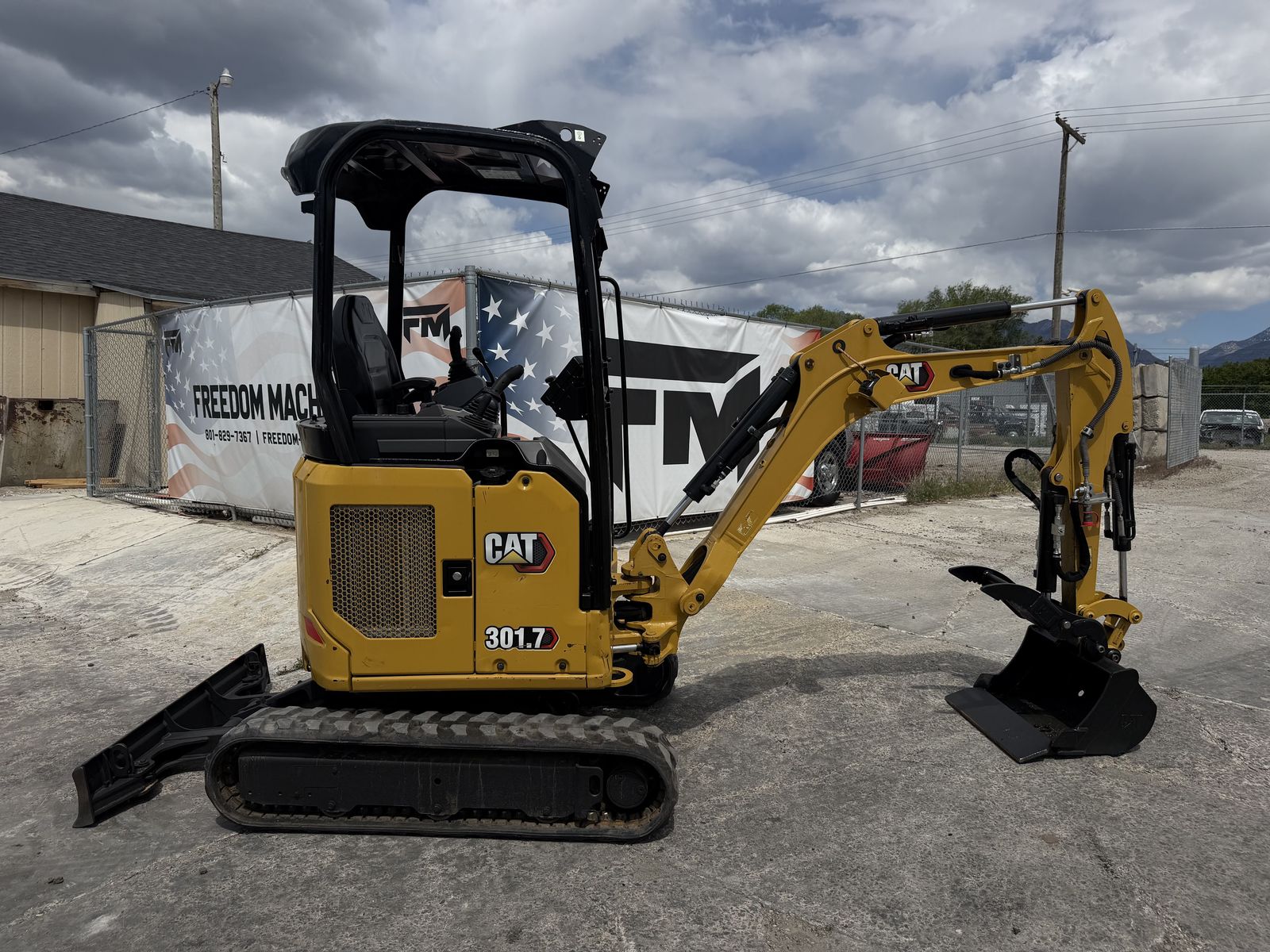 2022 Cat 301.7 CR Mini Excavator Tractor Thumb, Blade, Ready To Work