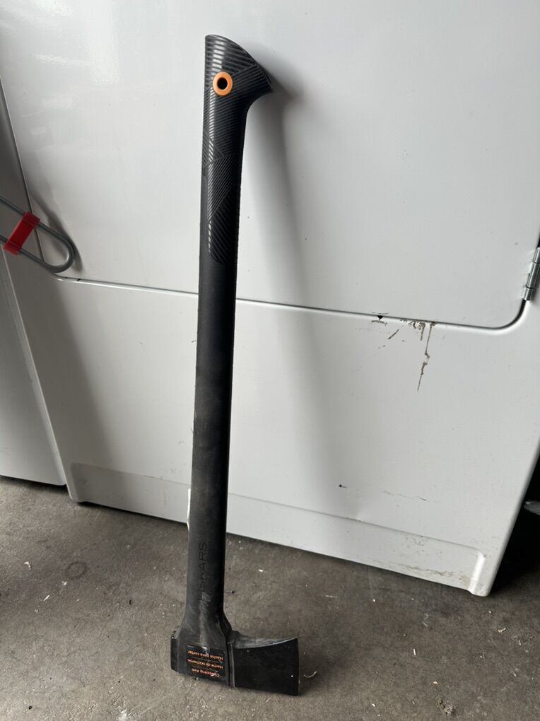 Fiskars 28 Inch Chopping Axe