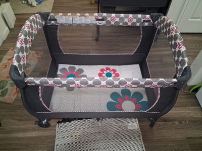 Baby Trend Playard w/ Bassinet & Changing Table - Gray/Pink Floral - Excellent Condition