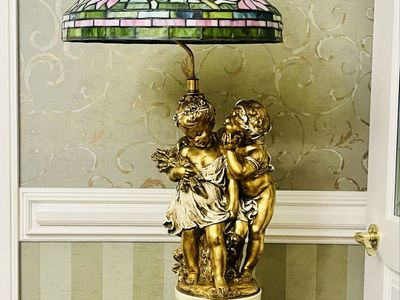 VINTAGE LARGE SCULPTURAL TABLE LAMP AUGUSTE MOREAU INNOCENTS TIFFANY STYLE SHADE