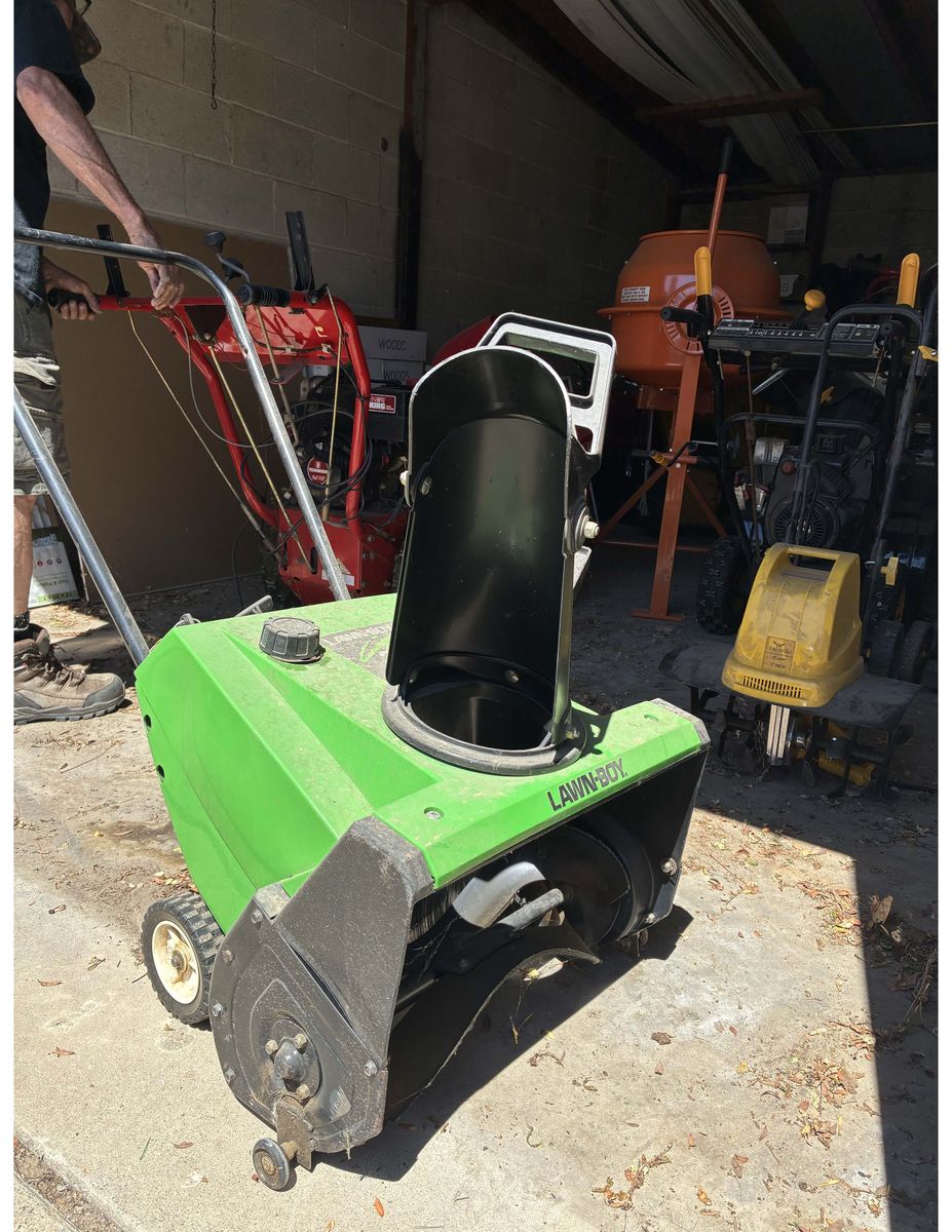 Lawn-Boy Green Snow Blower Used Good Condition