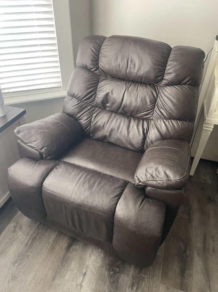 Confortable Recliner RC Willey