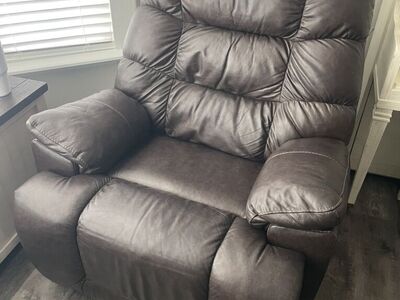 Confortable Recliner RC Willey