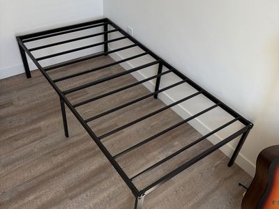 bed frame (single size)