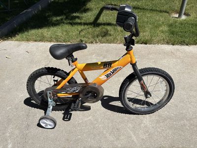 Hot Wheels 88 Kids' Bicycle with Training Wheels - Orange/Black