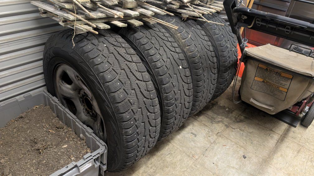 Chrysler Jeep Dodge Wheels Tires 225/70R16 Winter