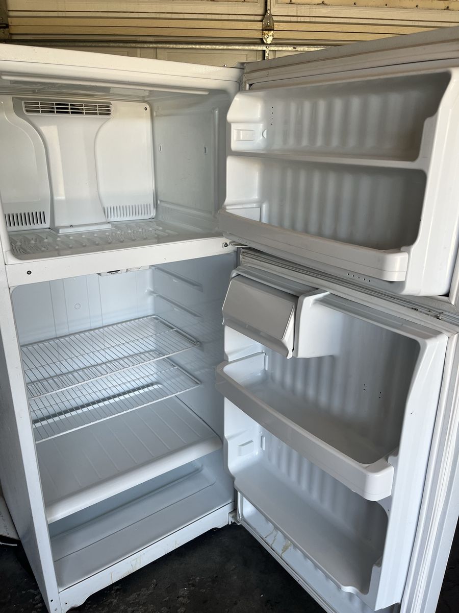 Hotpoint White Top-Freezer Refrigerator Used Good Condition