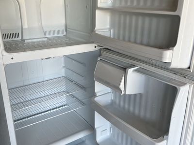 Hotpoint White Top-Freezer Refrigerator Used Good Condition