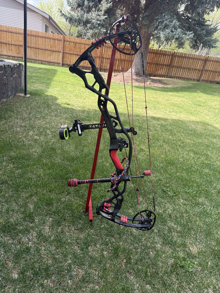 Hoyt Carbon RX-1 Ultra Bow Package – Loaded Setup – $900