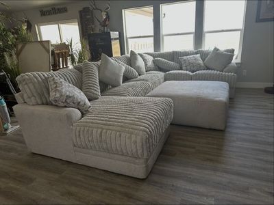 Titan Sectional 5 piece with Left-facing Chaise