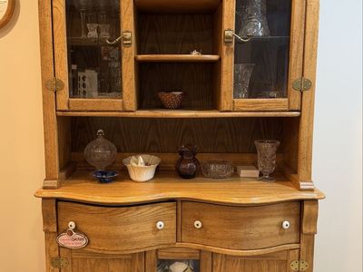 Hutch—medium oak