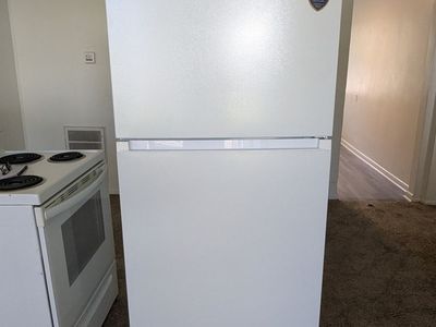 Midea 18 cu. ft. Top-Freezer Refrigerator (White)