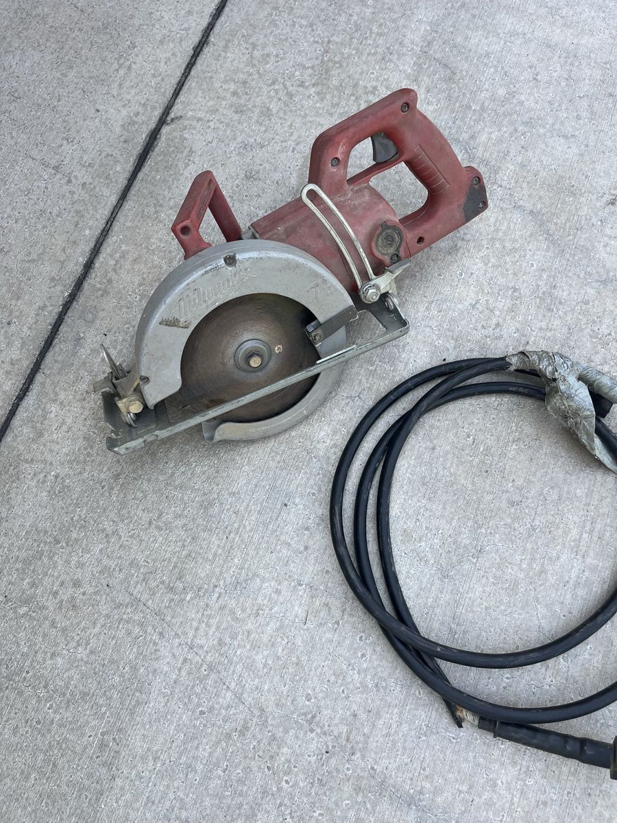 Milwaukee 6377 Circular Saw Worm Drive Heavy Duty 7-1/4" 120V Made In USA needs new cord
