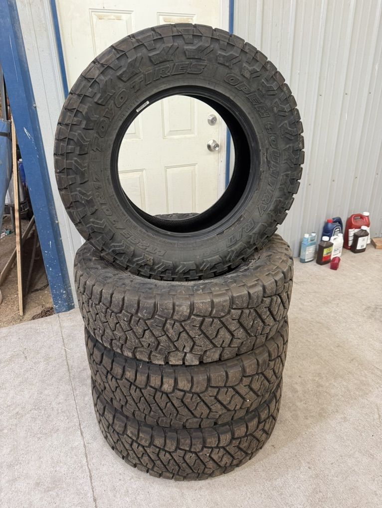Toyo RT Trail 265/70r17