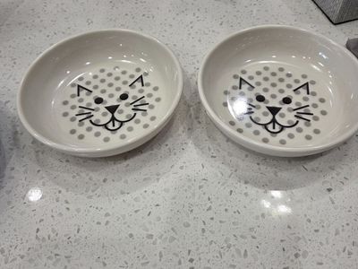 FREE CAT BOWLS