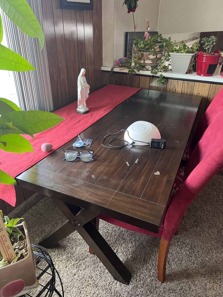 Dinner table and 2 chairs
