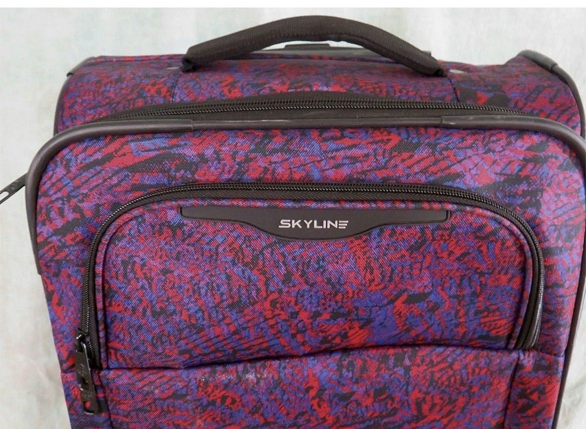 SKYLINE 23” Carry-On Spinner Suitcase –