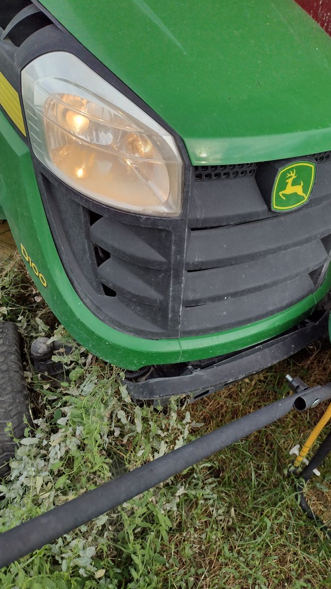 John Deere 100 series 