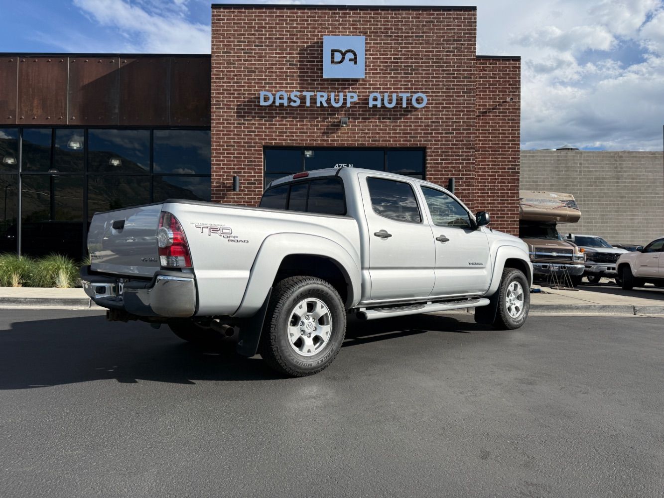 Main image 6