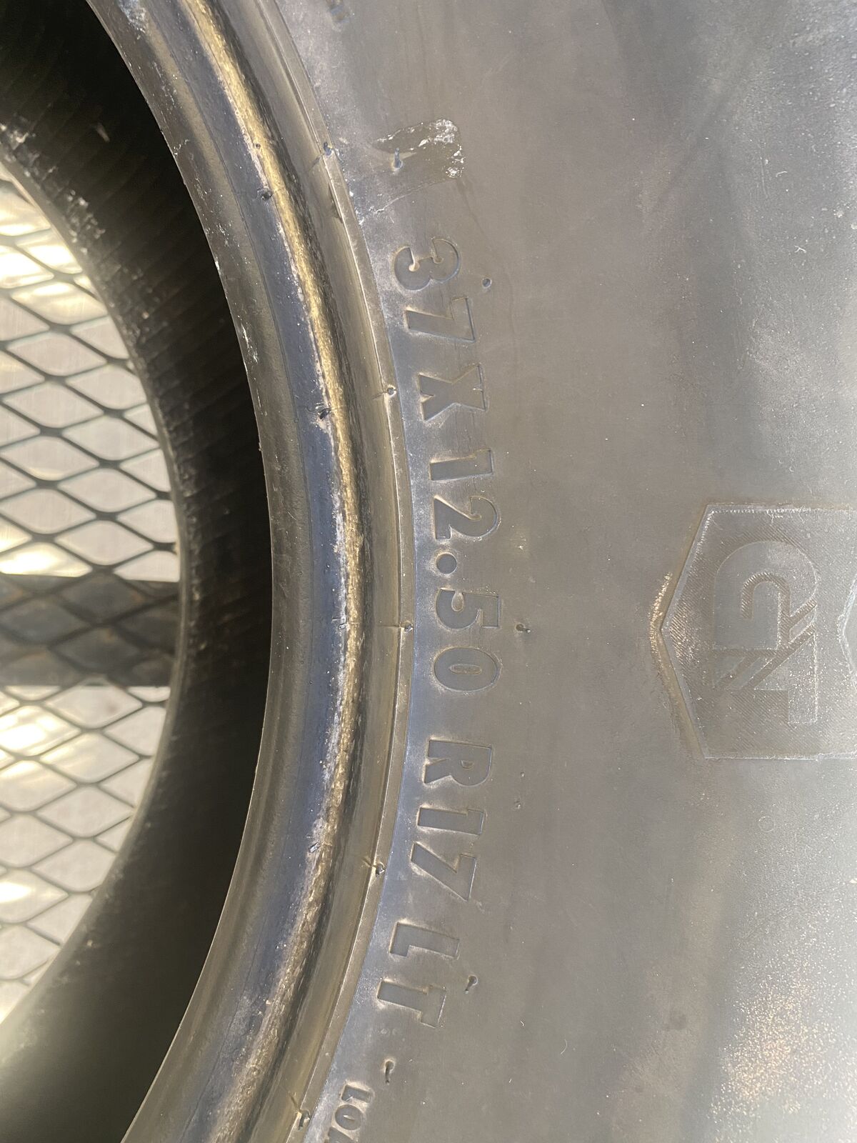 37x12.5x17 General Grabber A/T tires