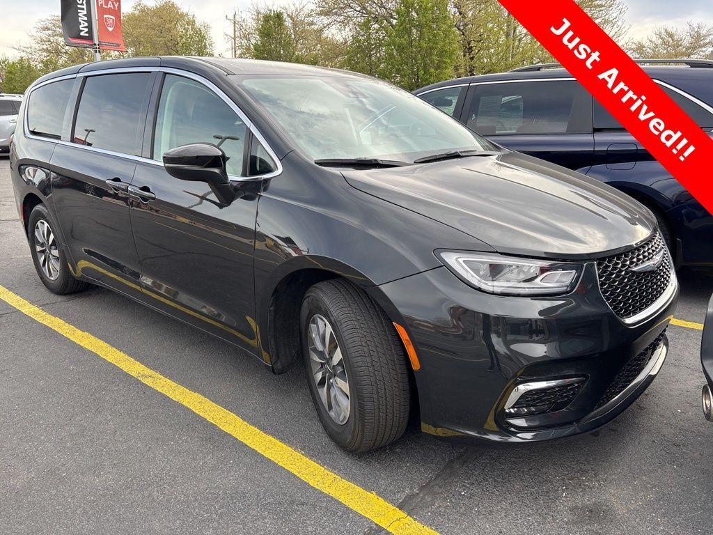 2023 Chrysler Pacifica Plug-In Hybrid Touring L