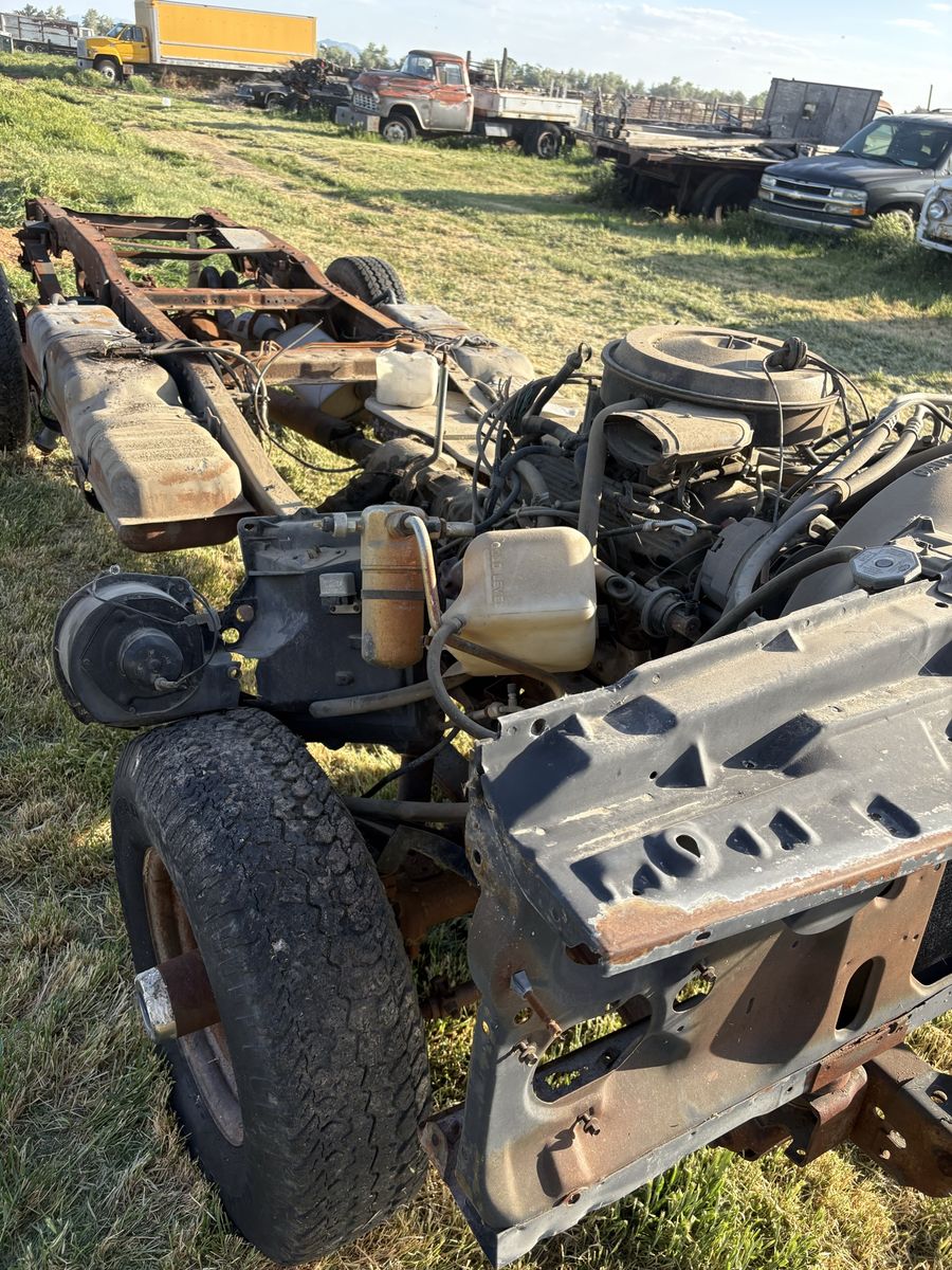 Square body 1ton 4x4  complete chassis