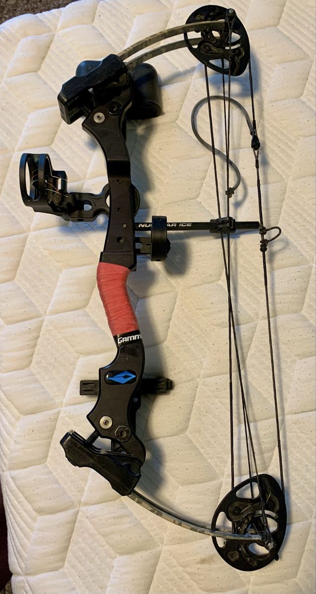 Diamond Nuclear Ice Right Handed Youth Compound Bow - Camo/Black