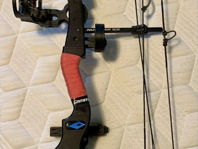 Diamond Nuclear Ice Right Handed Youth Compound Bow - Camo/Black