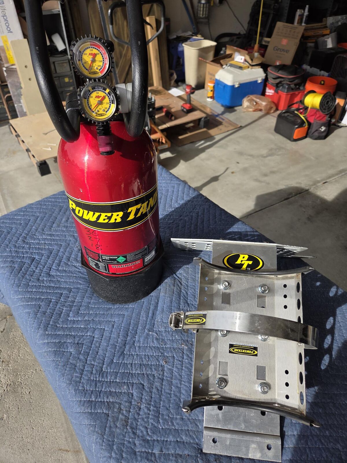 15lb PowerTank and mounting bracket