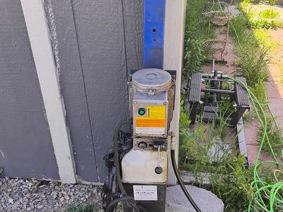 Challenger low rise vehicle lift