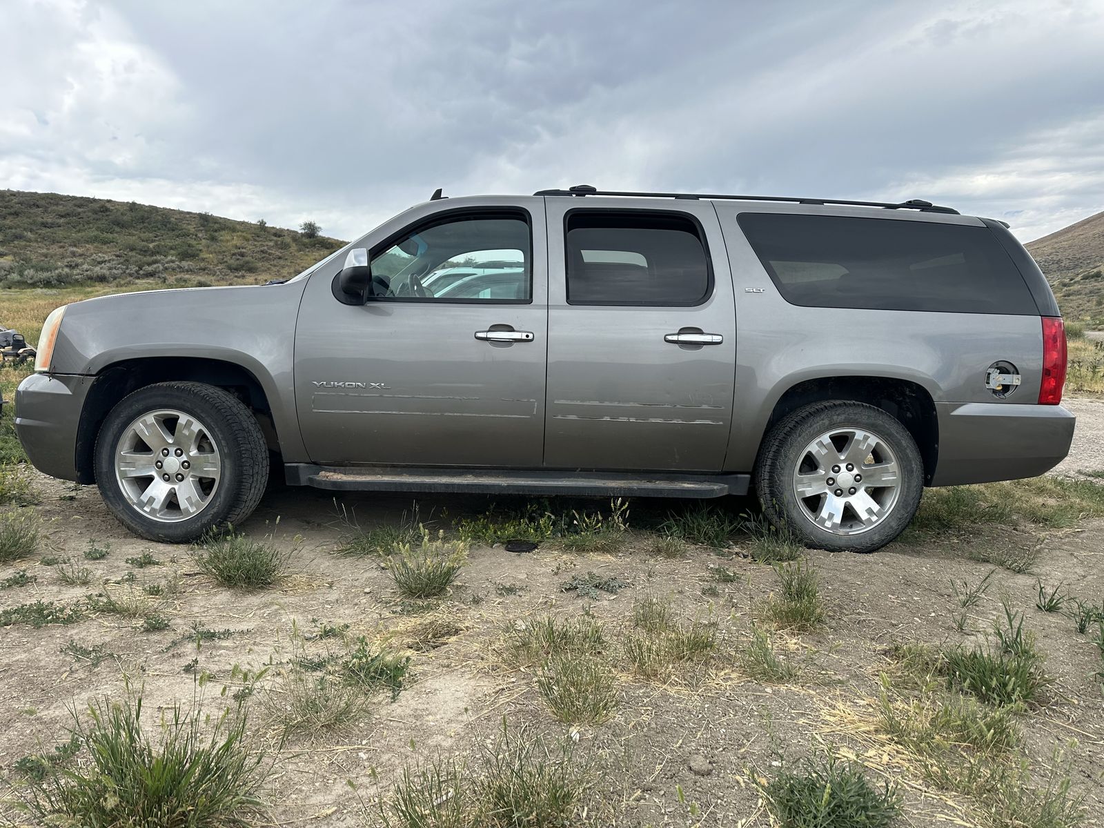 2012 GMC Yukon XL 4WD – Leather – Heated Seats – Cold A/C – Needs Transmission