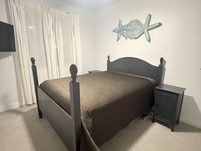 Charcoal Queen Bed Frame, Mattress & Boxspring, 2 Matching Nightstands, Bedding and Wall Decor Opt