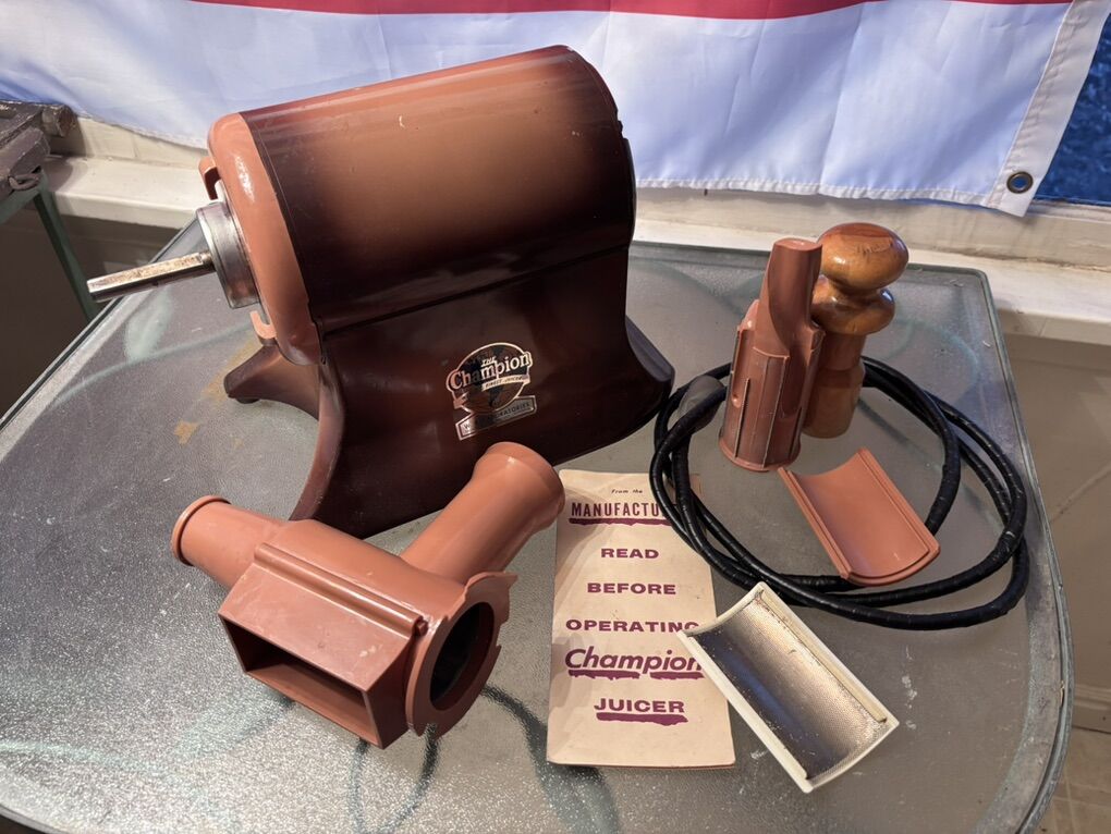 CHAMPION JUICER HEAVY DUTY BROWN, Works Great.