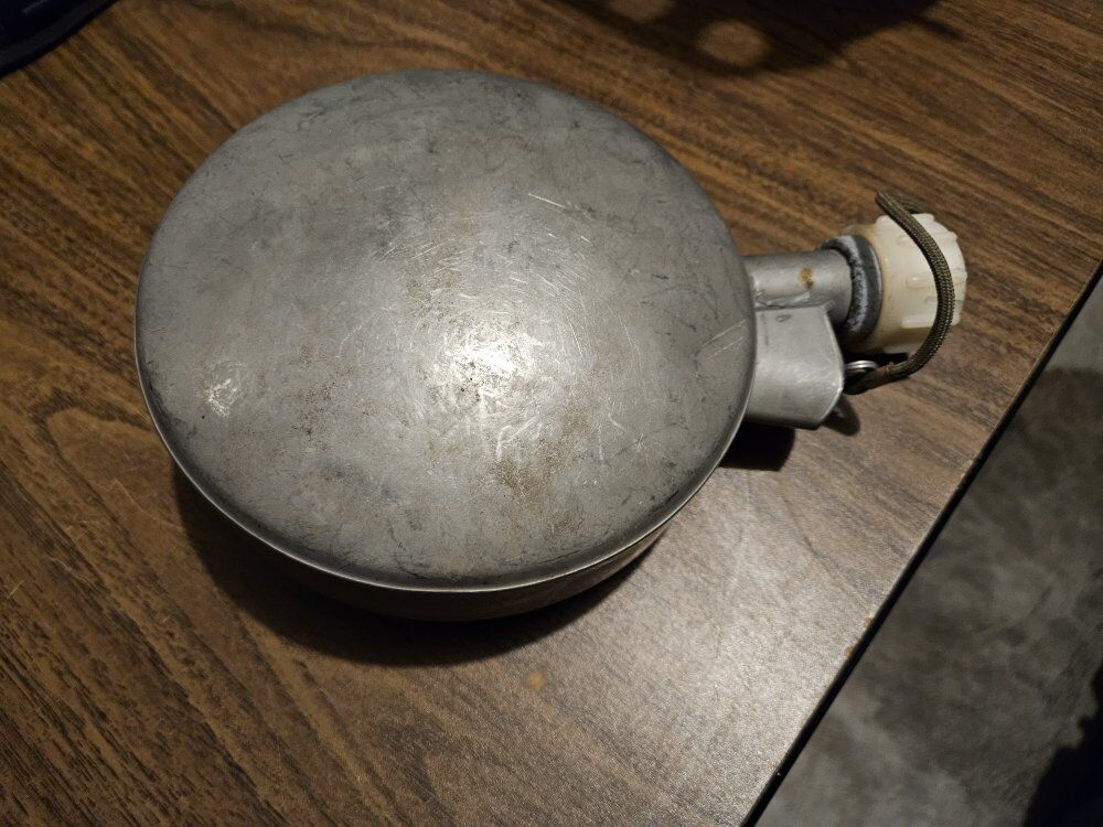 Vintage 1972 US WYOTT Arctic Canteen