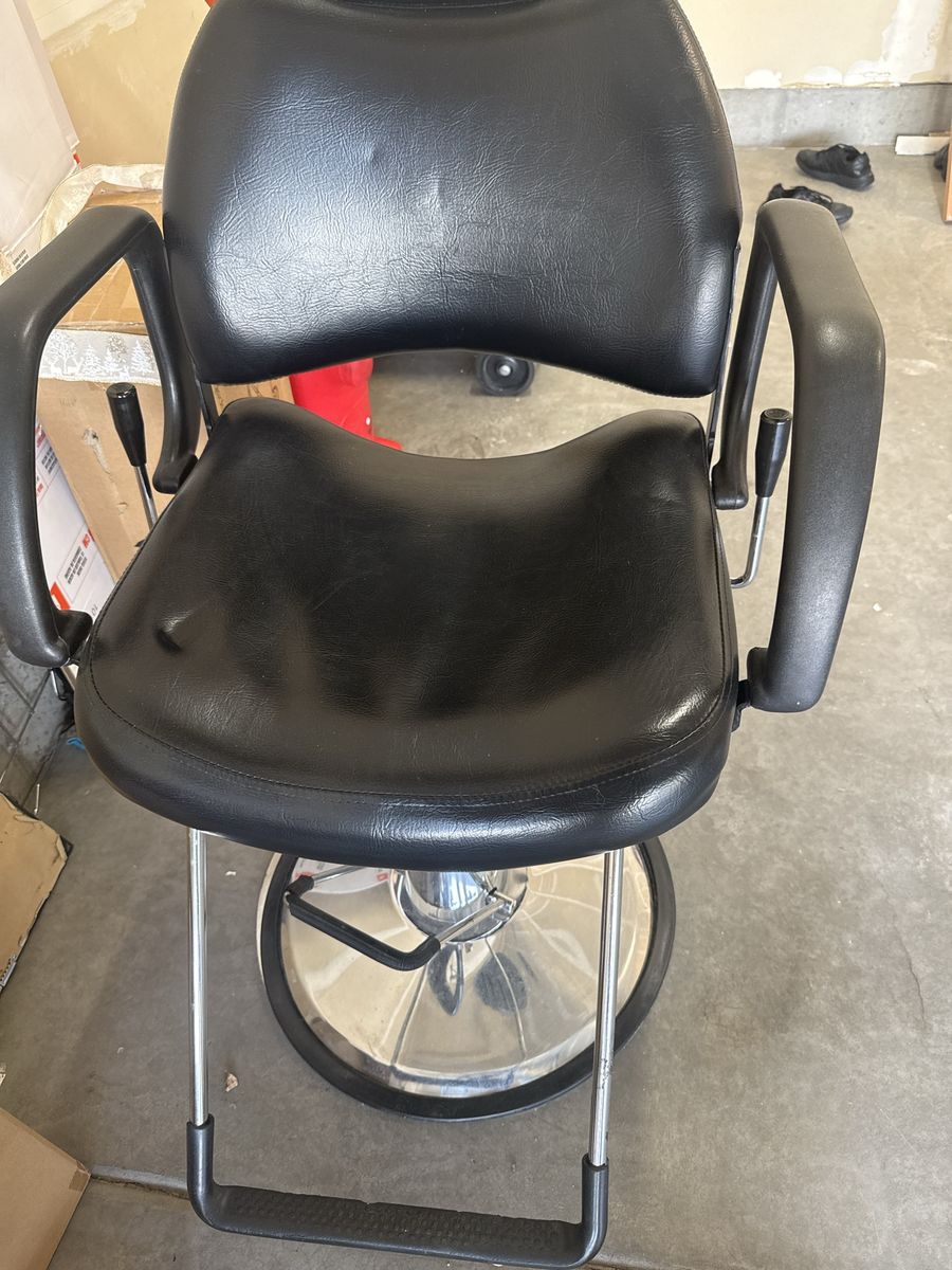 Salon chair