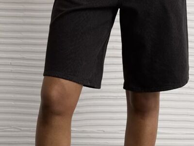 NWT - AE 11" Stretch High-Waisted Short - Black - Size 8