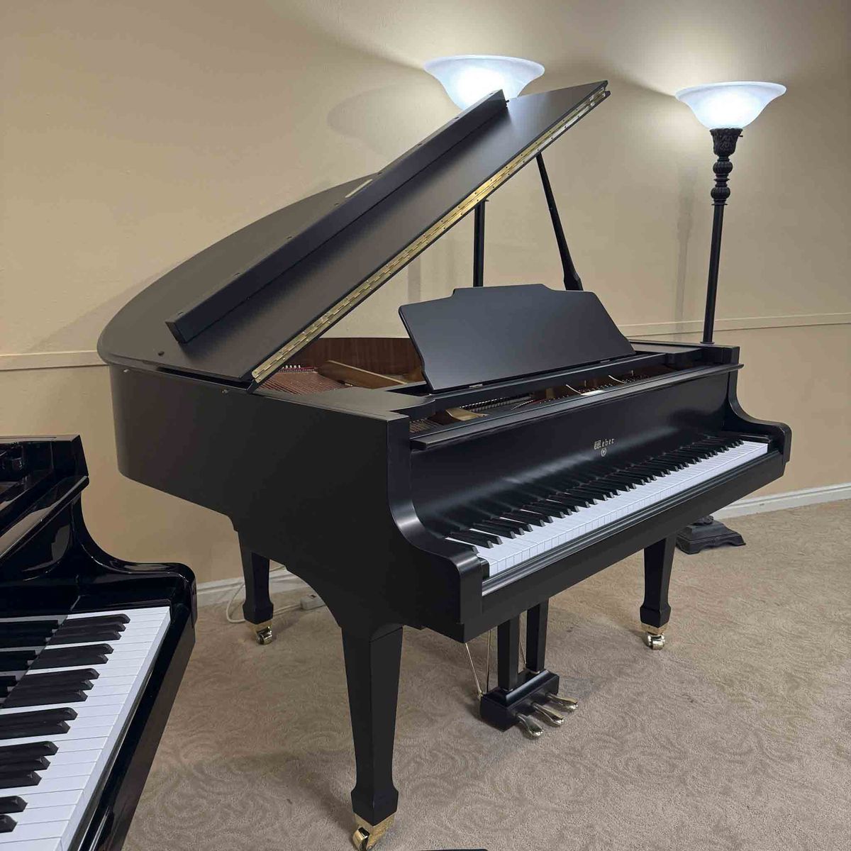 GORGEOUS LIKE NEW GRAND PIANO
