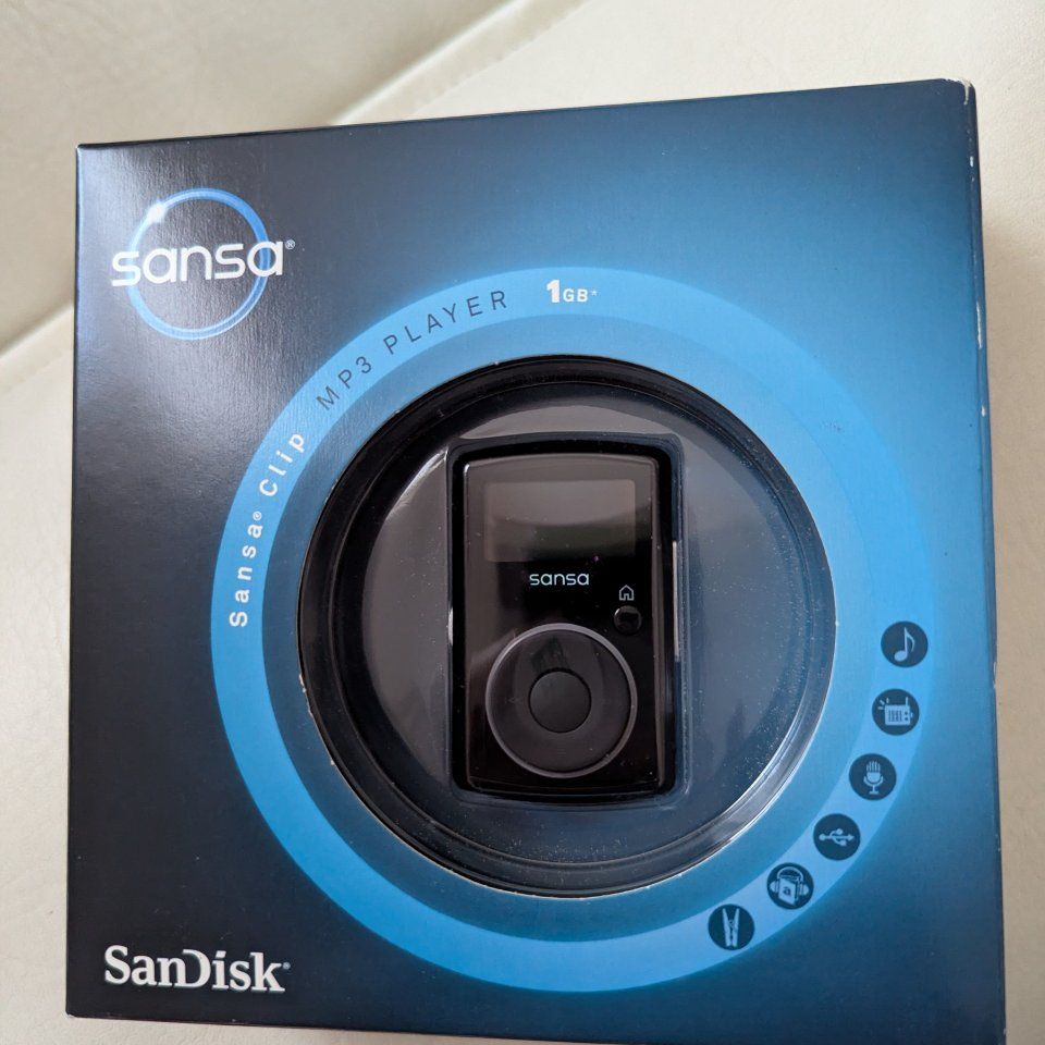 SanDisk Sansa Clip 1GB MP3 Player - NEW