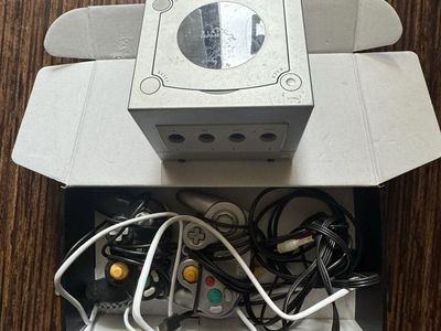 Nintendo GameCube Console Bundle - Gray with Controllers, Power, and AV Cables