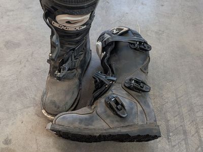 Oneil Dirt Bike Boots (youth sz 2)